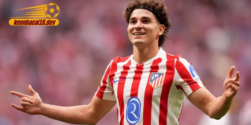 Thibaut Courtois tuyên chiến Barca trước thềm 'siêu kinh điển'.